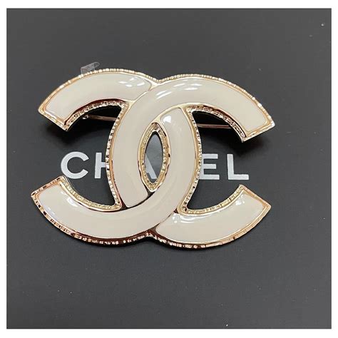 chanel large cc logo pin